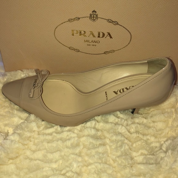 HP🎉 PRADA 75 mm Bow Pointed Pumps Cream 8.5 NWT - Picture 4 of 8
